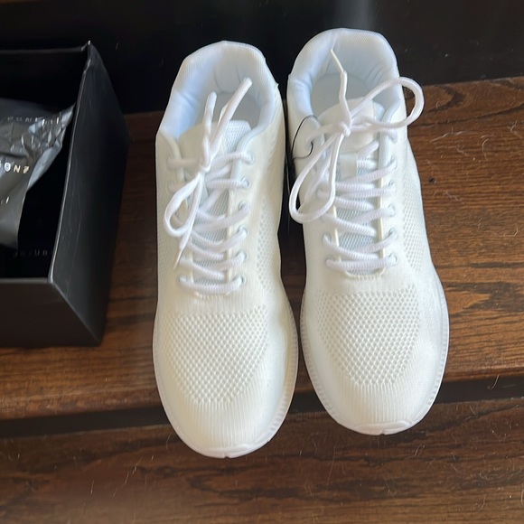 Brand New inbox Conzuri Ice Runners. I paid 154.99 USD. - Picture 3 of 5